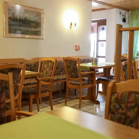 卡姆贝兹伽尼酒店 3* Ötigheim